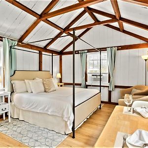 Deluxe King Suite Pet Friendly